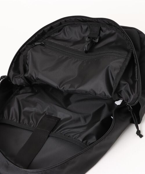 NEW ERA(ニューエラ)の「【NEW ERA/ニューエラ】LIGHT PACK RIPSTOP(バックパック/リュック・メンズ・ブラック・FREE)」の4枚目の写真
