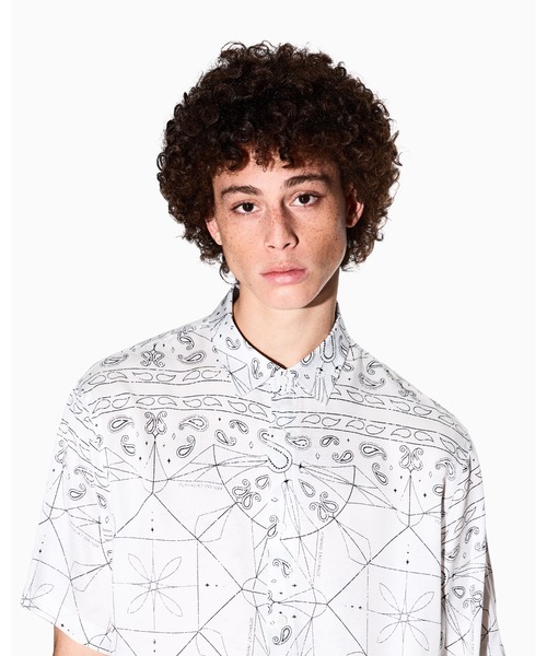 ARMANI EXCHANGE（アルマーニエクスチェンジ）の「【A|X アルマーニ エクスチェンジ】ペイズリープリント 半袖シャツ/COMFORT（シャツ/ブラウス・メンズ・ホワイト/ブラック系1・LARGE/MEDIUM/SMALL/X-LARGE）」の6枚目の写真