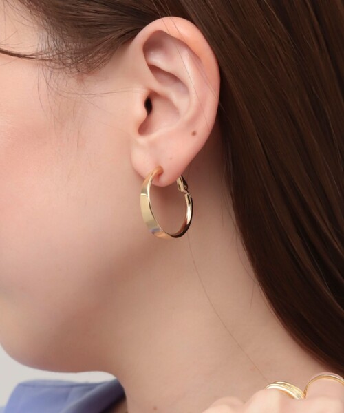 grace grace （グラスグラス）の「【grace grace/グラスグラス】ニュアンスG型イヤリング（イヤリング・レディース・ゴールド/シルバー・FREE）」の4枚目の写真