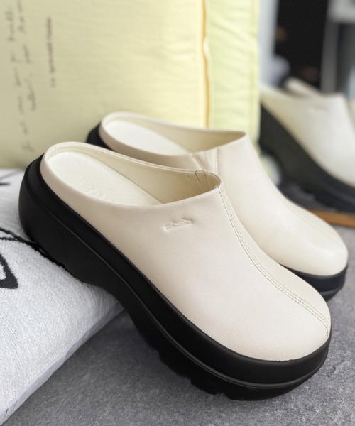 Java（ジャバ）の「【+7cmの軽量厚底】トレンド感と履きやすさ。軽量ステッチデザイン厚底サンダル《JaVaジャバコラボ》（ローファー・レディース・アイボリー/ブラック・SMALL/MEDIUM/LARGE/X-LARGE）」の2枚目の写真