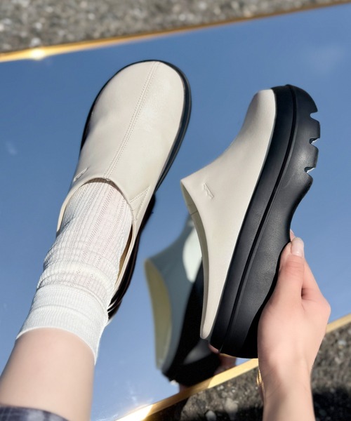 Java（ジャバ）の「【+7cmの軽量厚底】トレンド感と履きやすさ。軽量ステッチデザイン厚底サンダル《JaVaジャバコラボ》（ローファー・レディース・アイボリー/ブラック・SMALL/MEDIUM/LARGE/X-LARGE）」の4枚目の写真