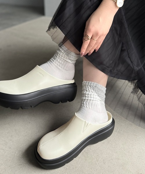 Java（ジャバ）の「【+7cmの軽量厚底】トレンド感と履きやすさ。軽量ステッチデザイン厚底サンダル《JaVaジャバコラボ》（ローファー・レディース・アイボリー/ブラック・SMALL/MEDIUM/LARGE/X-LARGE）」の5枚目の写真