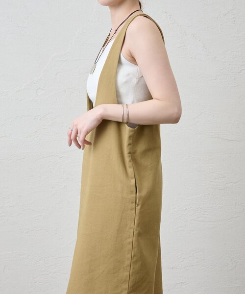 SHENERY(シーナリー)の「《シーズンムードを高めて》2WAYZIPワンピース(ワンピース・レディース・アイボリー/ブラック/キャメル・38/36)」の6枚目の写真