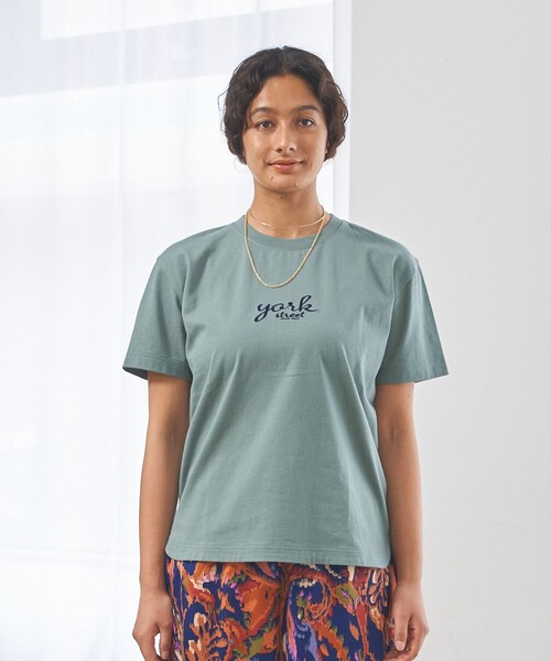 J.PRESS YORK STREET(ジェイプレスヨークストリート)の「【WOMEN】ベーシックロゴ Tシャツ(Tシャツ/カットソー・レディース・ホワイト系/ブラック系/ピンク系/ライトグリーン系・F)」の3枚目の写真