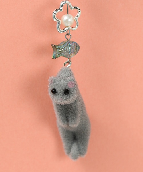 【1109 - 5】摘ままれにゃんこのキーホルダー／ペンダント キーホルダー 猫 ねこ ネコ かわいい キーリング ペンダント 猫