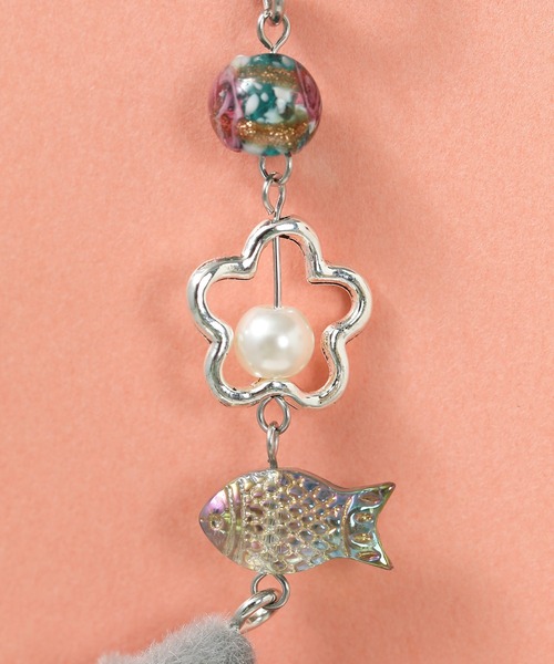 【1109 - 8】摘ままれにゃんこのキーホルダー／ペンダント 1109 - 8】摘ままれにゃんこのキーホルダー／ペンダント