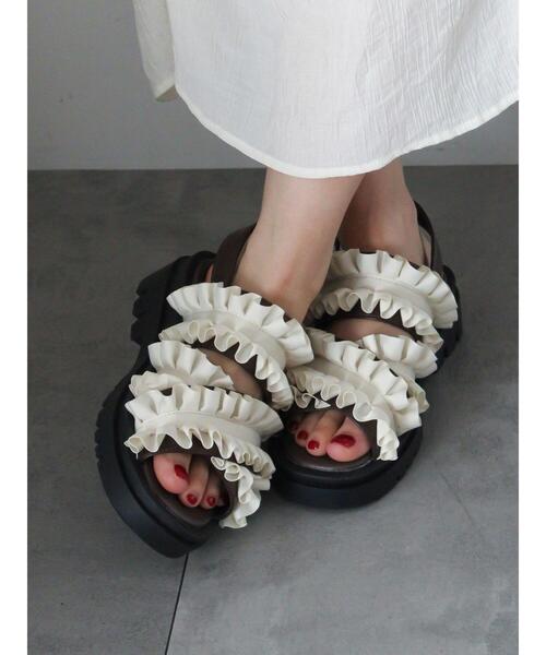 ehka sopo（エヘカソポ）の「フリルサンダル（サンダル・レディース・ブラック/キナリ/グリーン・L/M）」の2枚目の写真