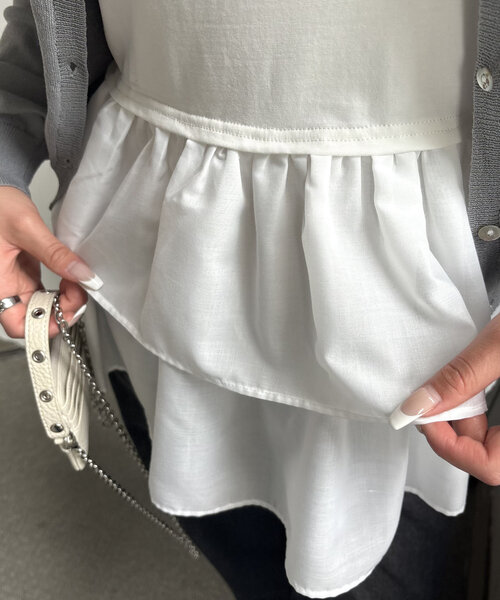 WHO'S WHO gallery（フーズフーギャラリー）の「フリルヘムキャミ（キャミソール・レディース・ブラック/オフホワイト・FREE）」の9枚目の写真