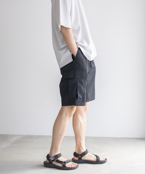 NAVY（ネイビー）の「【ポリ高弾力クロス素材を使用 】NAVY カーゴショートパンツ（カーゴパンツ・メンズ・カーキ/ブラック・M/L/XL）」の6枚目の写真