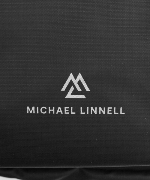 MICHAEL LINNELL（マイケル リンネル）の「【MICHAEL LINNELL/マイケルリンネル】Mini Shoulder　　軽量　撥水　ショルダーバッグ　リフレクター　ワンポイントブランドロゴ（ショルダーバッグ・メンズ・ブラック・FREE）」の2枚目の写真