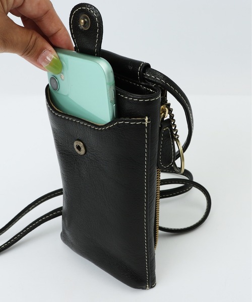 zucchero(ズッケロ)の「zucchero ズッケロ 49400 スマホショルダーバッグ(ショルダーバッグ・レディース・ブラウン/ブラック/グリーン/マスタード・FREE)」の12枚目の写真