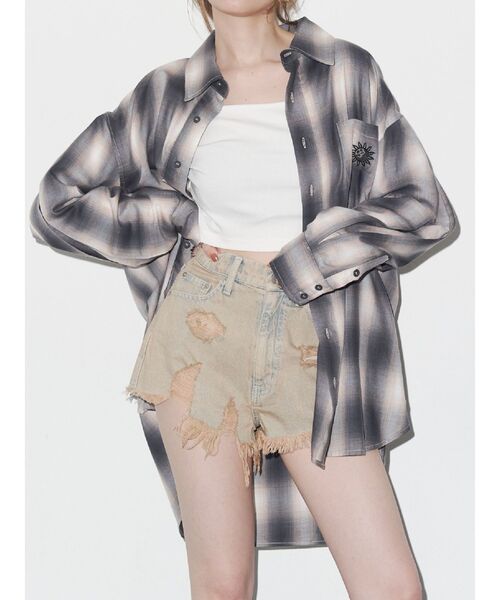 EVRIS(エヴリス)の「SUNNYチェックオーバーサイズシャツ(シャツ/ブラウス・レディース・レッド/ブラック/イエロー・FREE)」の2枚目の写真