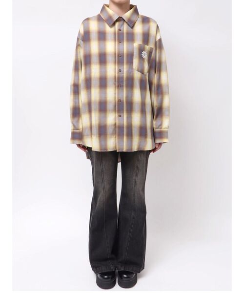 EVRIS(エヴリス)の「SUNNYチェックオーバーサイズシャツ(シャツ/ブラウス・レディース・レッド/ブラック/イエロー・FREE)」の4枚目の写真