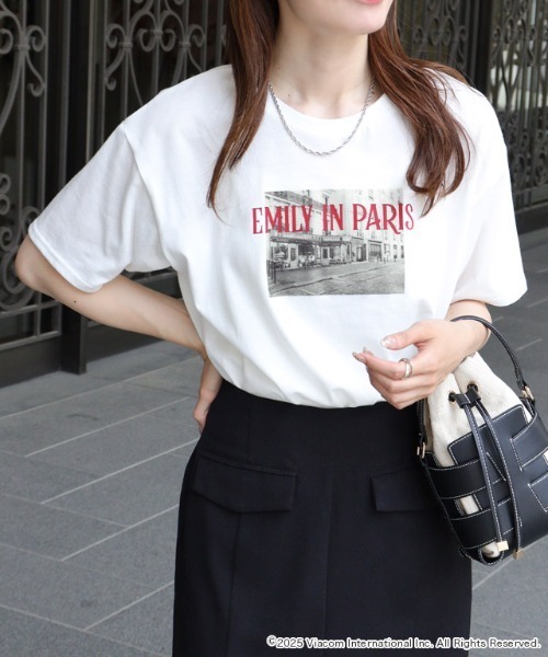 Pierrot（ピエロ）の「【EMILY IN PARIS】ロゴTシャツ（Tシャツ/カットソー・レディース・オフホワイト/ホワイト系その他・M/L）」の3枚目の写真