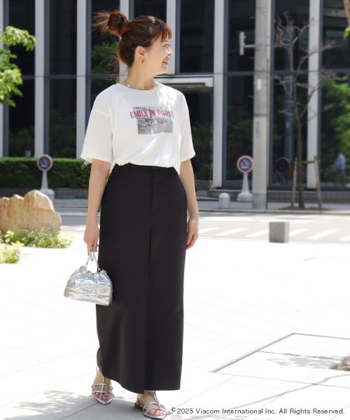 Pierrot（ピエロ）の「【EMILY IN PARIS】ロゴTシャツ（Tシャツ/カットソー・レディース・オフホワイト/ホワイト系その他・M/L）」の4枚目の写真