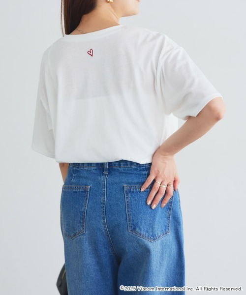 Pierrot（ピエロ）の「【EMILY IN PARIS】ロゴTシャツ（Tシャツ/カットソー・レディース・オフホワイト/ホワイト系その他・M/L）」の6枚目の写真