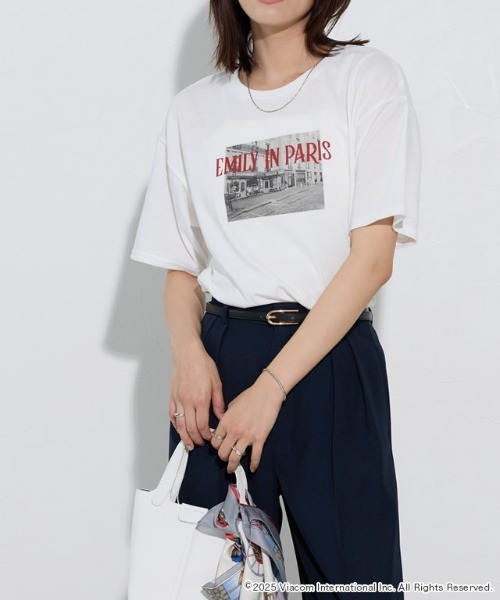 Pierrot（ピエロ）の「【EMILY IN PARIS】ロゴTシャツ（Tシャツ/カットソー・レディース・オフホワイト/ホワイト系その他・M/L）」の11枚目の写真