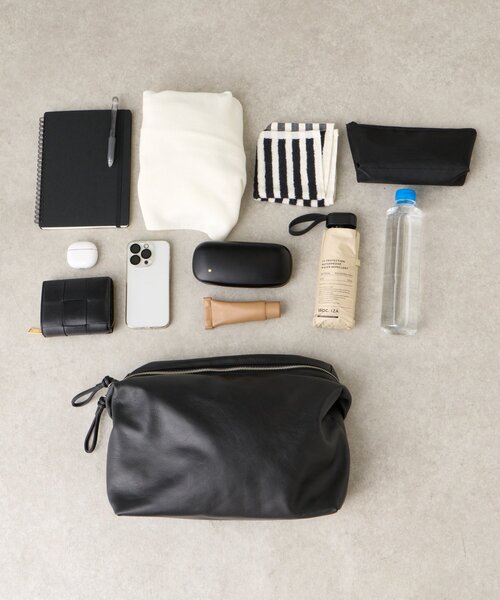 BEARDSLEY(ビアズリー)の「スクエアショルダーバッグ(ショルダーバッグ・レディース・ブラック/グレイッシュベージュ・FREE)」の3枚目の写真