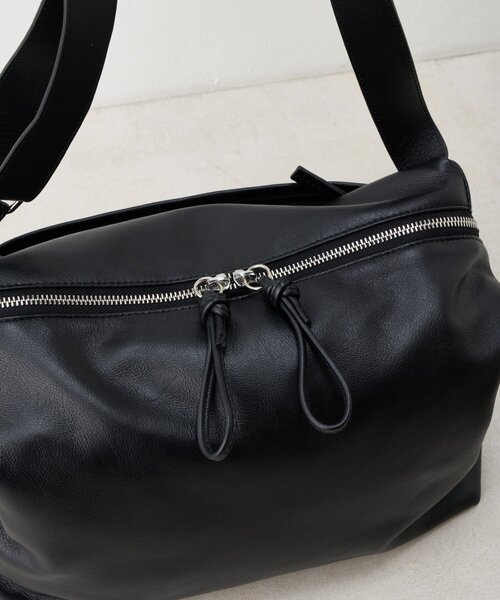 BEARDSLEY(ビアズリー)の「スクエアショルダーバッグ(ショルダーバッグ・レディース・ブラック/グレイッシュベージュ・FREE)」の12枚目の写真