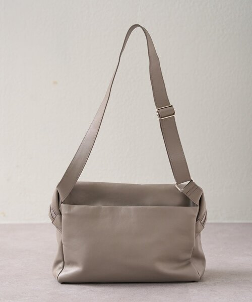 ビアズリー ショルダーbag ⭐︎BEARDSREY⭐︎ ビアズリー BEARDSLEY スクエアショルダーバッグ （greige