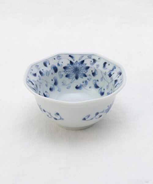 212 KITCHEN STORE(トゥワントゥキッチンストア)の「藍凛堂 八角珍味鉢 菊唐草(食器・レディース・その他・00)」の2枚目の写真