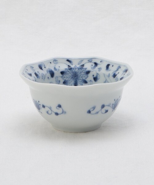 212 KITCHEN STORE(トゥワントゥキッチンストア)の「藍凛堂 八角珍味鉢 菊唐草(食器・レディース・その他・00)」の3枚目の写真