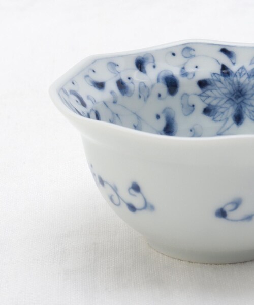 212 KITCHEN STORE(トゥワントゥキッチンストア)の「藍凛堂 八角珍味鉢 菊唐草(食器・レディース・その他・00)」の6枚目の写真