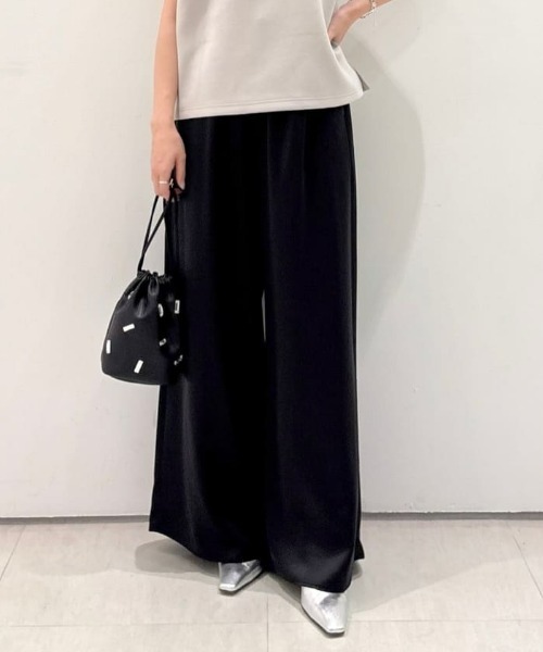 allureville(アルアバイル)の「サテンイージーパンツ(その他パンツ・レディース・ベージュ/ブラック/ブラウン・1/2)」の2枚目の写真