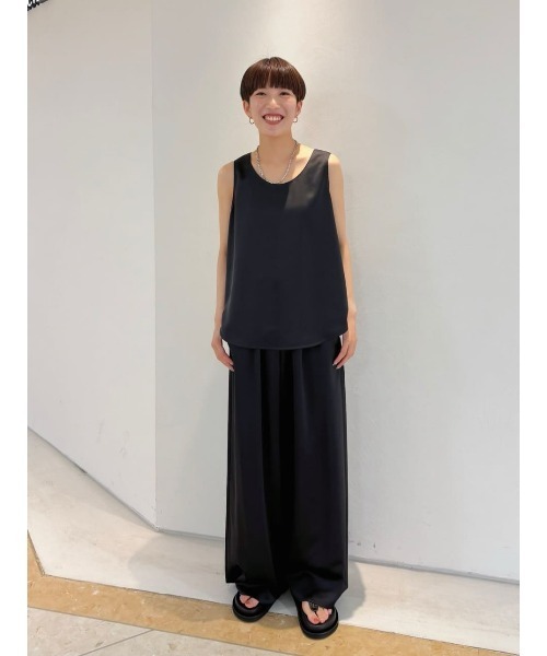 allureville(アルアバイル)の「サテンイージーパンツ(その他パンツ・レディース・ベージュ/ブラック/ブラウン・1/2)」の6枚目の写真