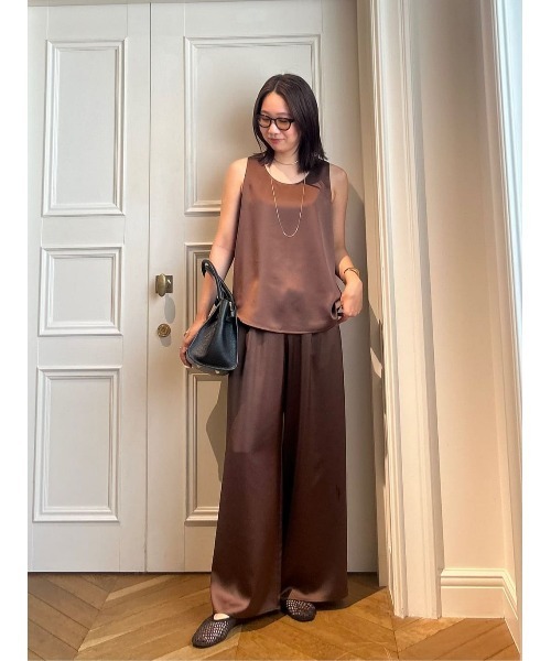 allureville(アルアバイル)の「サテンイージーパンツ(その他パンツ・レディース・ベージュ/ブラック/ブラウン・1/2)」の11枚目の写真