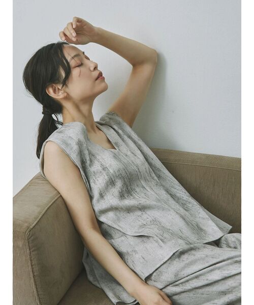 TONAL(トーナル)の「ニュアンス柄ワイドパンツ(その他パンツ・レディース・グレー/ブラウン・MEDIUM)」の5枚目の写真