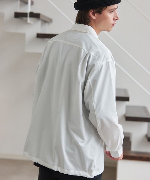 MAISON CLUB(メゾンクラブ)の「【MAISON CLUB】Polyester Nylon Coach Shirt Jacket KKP/ ポリエステルナイロンコーチジャケット(ブルゾン・メンズ・ホワイト/グレー/ブラック・L/M)」の4枚目の写真