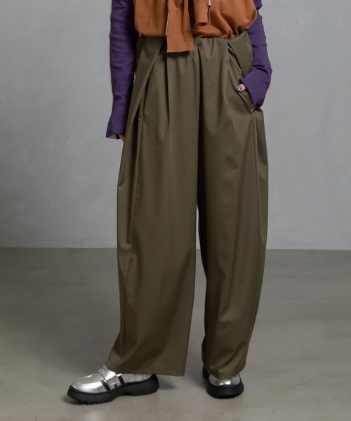 MARECHAL TERRE（マルシャルテル）の「【UV機能付き】タックギャザーセミワイドパンツ（その他パンツ・レディース・チャコールグレー/キャメル/カーキ/ライトベージュ/ブラック・LARGE/MEDIUM/SMALL）」の4枚目の写真