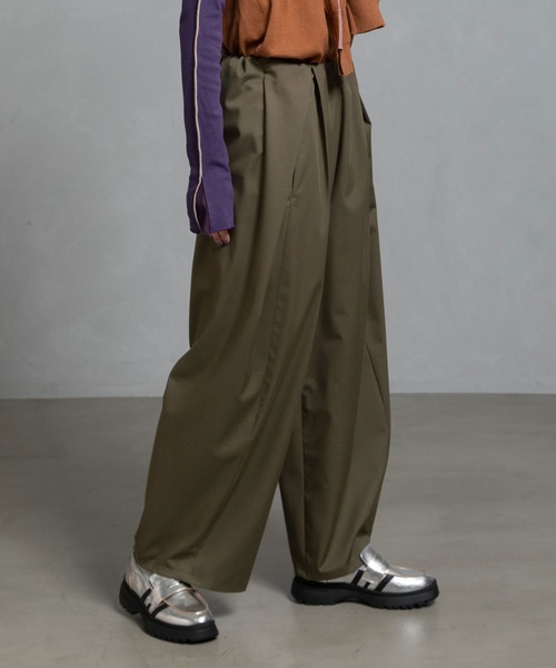 MARECHAL TERRE（マルシャルテル）の「【UV機能付き】タックギャザーセミワイドパンツ（その他パンツ・レディース・チャコールグレー/キャメル/カーキ/ライトベージュ/ブラック・LARGE/MEDIUM/SMALL）」の13枚目の写真