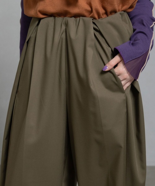 MARECHAL TERRE（マルシャルテル）の「【UV機能付き】タックギャザーセミワイドパンツ（その他パンツ・レディース・チャコールグレー/キャメル/カーキ/ライトベージュ/ブラック・LARGE/MEDIUM/SMALL）」の17枚目の写真