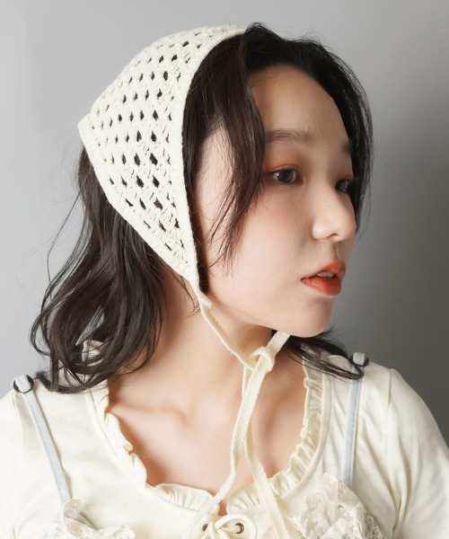 SPINNS（スピンズ）の「ニットバブーシュカ/メッシュ編み（その他ヘアアクセサリー・レディース・アイボリー・ONESIZE）」の2枚目の写真