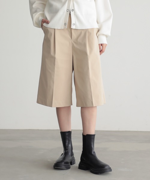 for/c(フォーシー)の「はっ水ストレッチチノ大人ショートパンツ【サスティナブル】(チノパンツ・レディース・ブラック/ベージュ/ネイビー・L/M)」の2枚目の写真