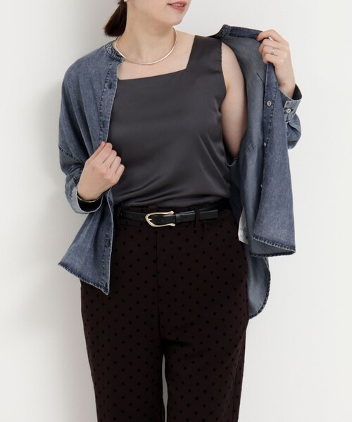 MICO COULIER（ミコクリエ）の「スクエアネックサテンドッキングタンクトップ（Tシャツ/カットソー・レディース・チャコールグレー/オフホワイト/キナリ・38）」の3枚目の写真