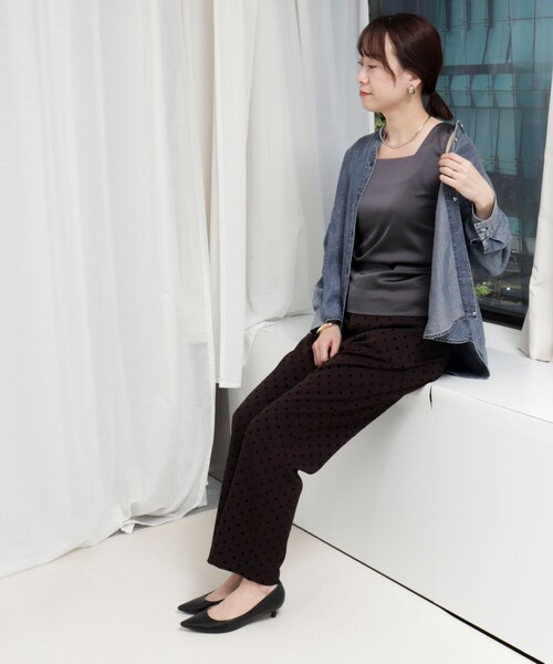 MICO COULIER（ミコクリエ）の「スクエアネックサテンドッキングタンクトップ（Tシャツ/カットソー・レディース・チャコールグレー/オフホワイト/キナリ・38）」の21枚目の写真