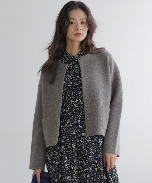 組曲(クミキョク)の「プレーティングニットアウター ジャケット(ノーカラージャケット・レディース・ブラウン系/ブラック系・3/2)」の1枚目の写真