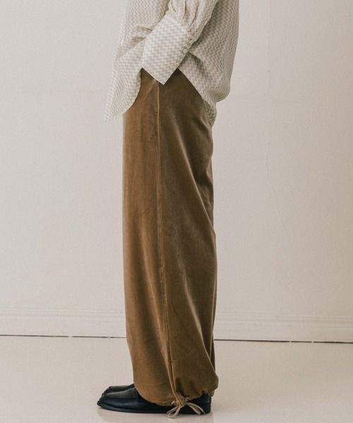 CREDONA(クレドナ)の「HILTON VELOUR PANTS/ヒルトンベロアパンツ(その他パンツ・レディース・ネイビー/ベージュ/ブラウン・0/1)」の20枚目の写真