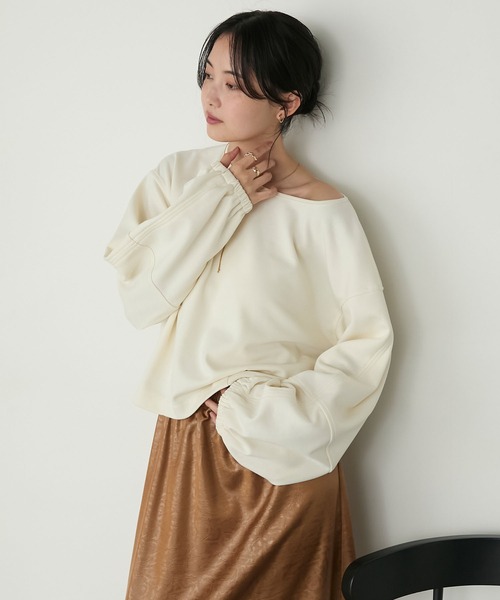 forksy.（フォルクシー）の「【forksy.】モンスターボリュームスリーブ ボートネックダンボールスウェットプルオーバー（スウェット・レディース・ブラック/アイボリー/ライトグレー・FREE）」の2枚目の写真