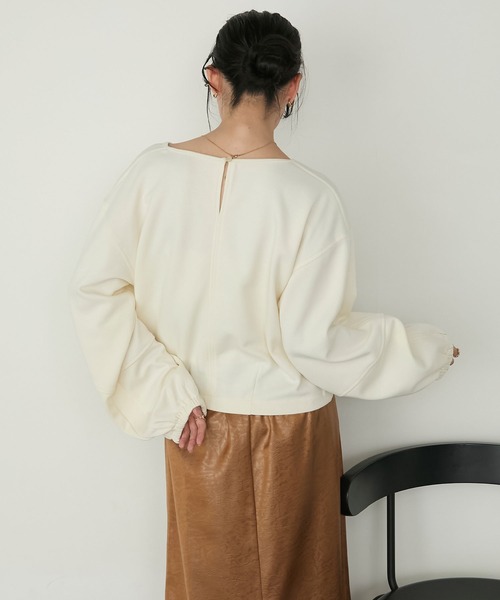 forksy.（フォルクシー）の「【forksy.】モンスターボリュームスリーブ ボートネックダンボールスウェットプルオーバー（スウェット・レディース・ブラック/アイボリー/ライトグレー・FREE）」の4枚目の写真