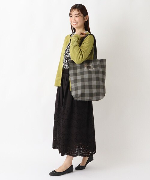 one'sterrace(ワンズテラス)の「刺繍A4トート フォーゲル(トートバッグ・レディース・ブラック系8・99)」の2枚目の写真