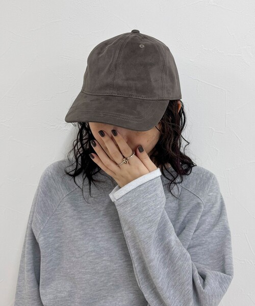 fredy emue（フレディエミュ）の「フェイクスエードキャップ（キャップ・レディース・ベージュ/チャコールグレー・FREE）」の5枚目の写真