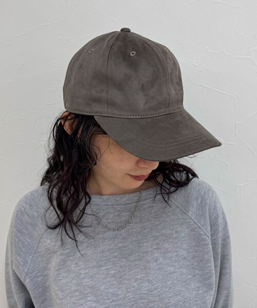 fredy emue（フレディエミュ）の「フェイクスエードキャップ（キャップ・レディース・ベージュ/チャコールグレー・FREE）」の6枚目の写真