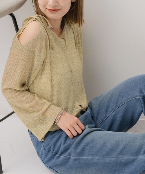 RETRO GIRL（レトロガール）の「【前後2way】肩スリットメランジカーデ（ニット/セーター・レディース・グリーン/ブラック/ライトグレー・FREE）」の3枚目の写真