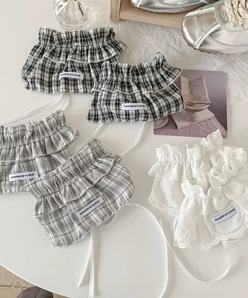 shopnikoniko（ショップニコニコ）の「ロゴワッペン付き シュシュ フリルシューズカバー（シューズ小物/雑貨・レディース・ホワイト/グレー/ブラック・フリー）」の5枚目の写真