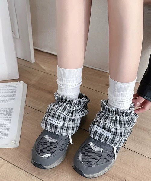 shopnikoniko（ショップニコニコ）の「ロゴワッペン付き シュシュ フリルシューズカバー（シューズ小物/雑貨・レディース・ホワイト/グレー/ブラック・フリー）」の16枚目の写真