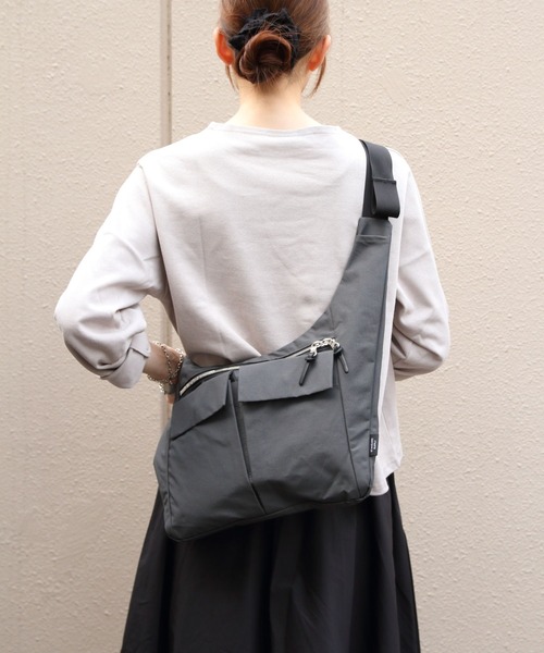 STANDARD SUPPLY（スタンダードサプライ）の「STANDARD SUPPLY/スタンダードサプライ　アロングショルダー　ALONG SHOULDER 【SIMPLICITY】（ショルダーバッグ・レディース・ブラック/チャコールグレー/モカ・FREE）」の2枚目の写真
